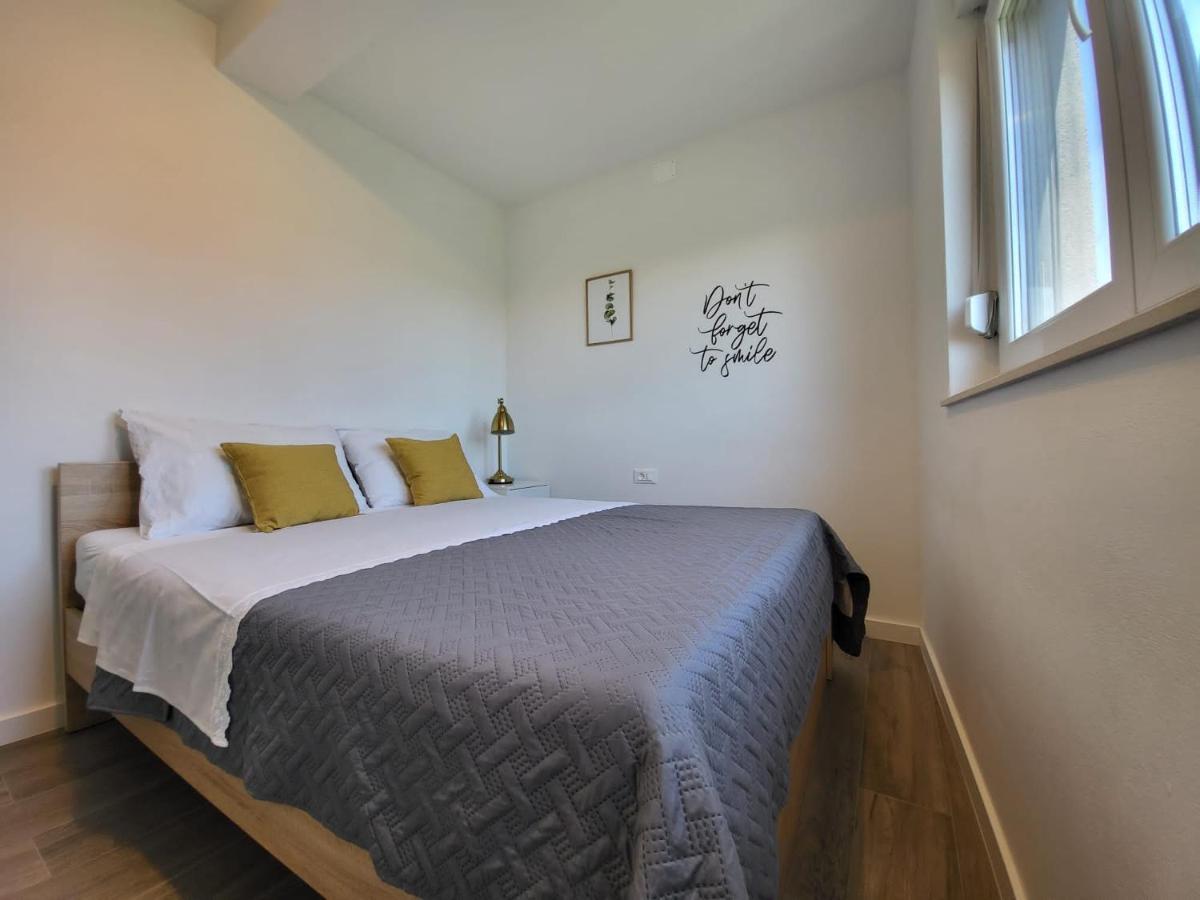Vila Maslina-Apartman Br.4 Appartamento Zara Esterno foto