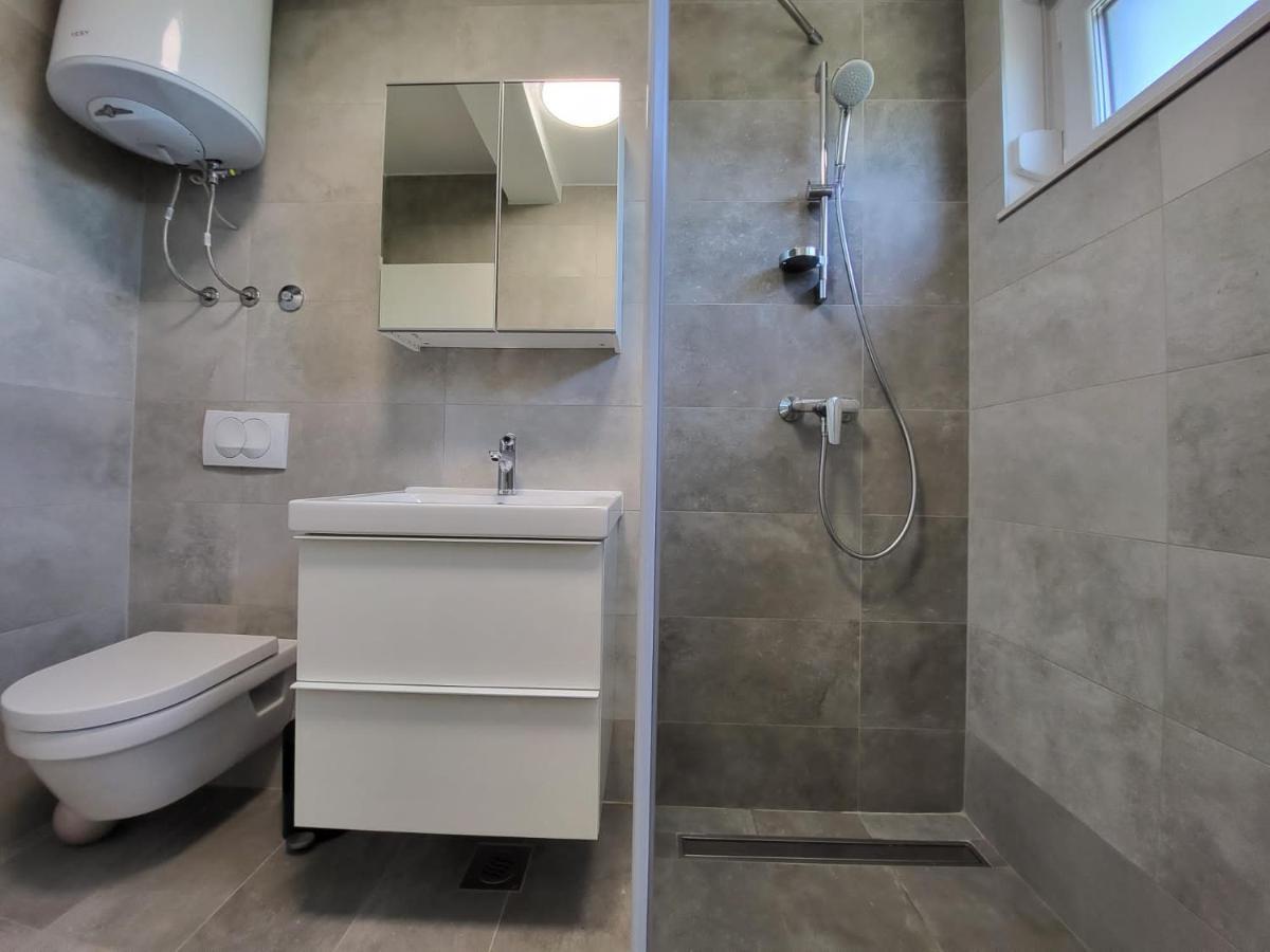 Vila Maslina-Apartman Br.4 Appartamento Zara Esterno foto