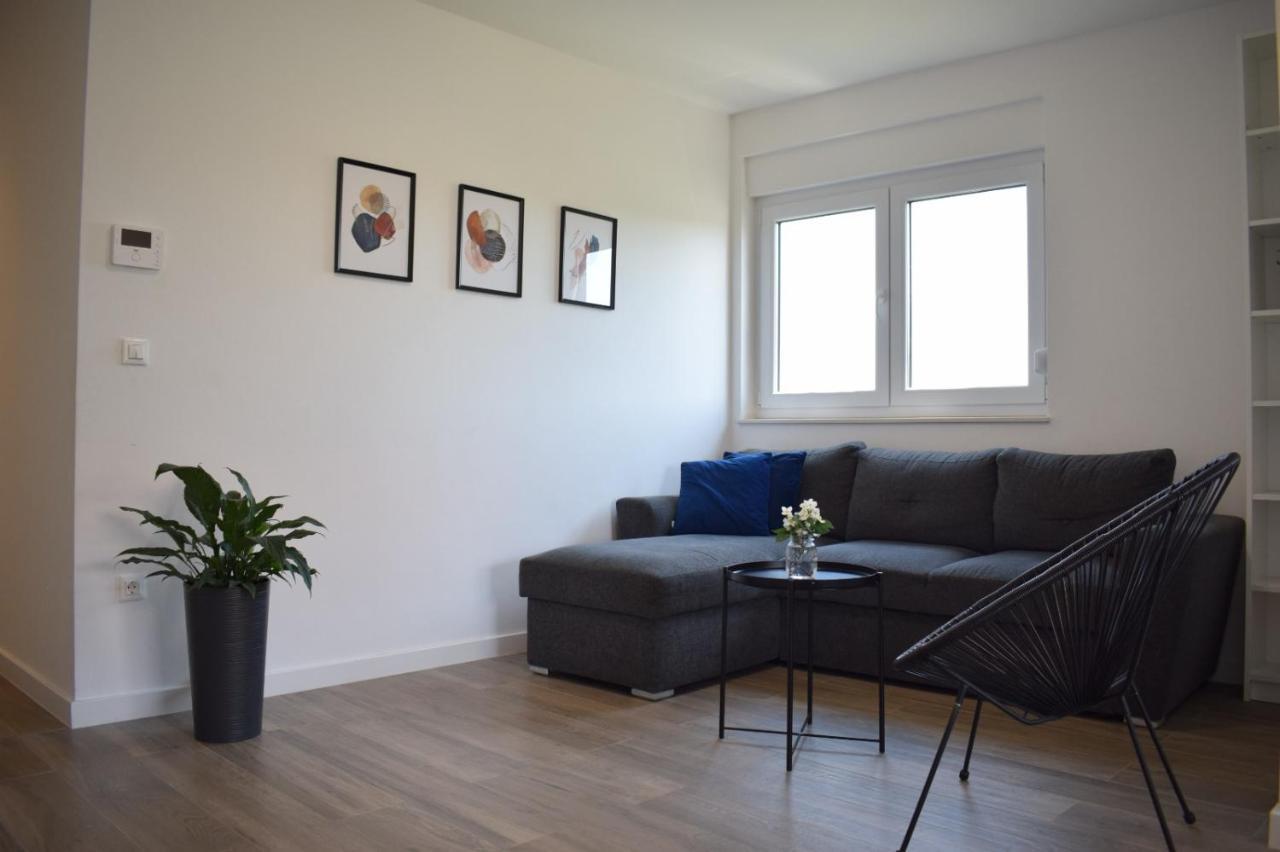 Vila Maslina-Apartman Br.4 Appartamento Zara Esterno foto