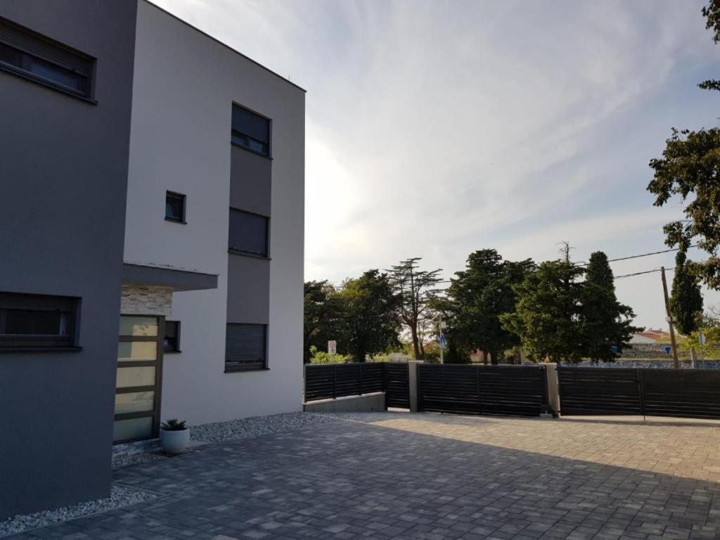 Vila Maslina-Apartman Br.4 Appartamento Zara Esterno foto